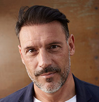 “Je vis en Allemagne et j’envisageais depuis longtemps d’investir dans l’immobilier à Dubaï. En faisant appel à LUXE AND RICHES REAL ESTATE, opérant sous la marque DUBAIALTA, j’ai bénéficié d’un accompagnement professionnel à chaque étape. Les agents Sumit et Sunil Gauba m’ont proposé un excellent bien, ont assuré un soutien juridique complet et ont rendu l’ensemble du processus clair et fluide. Aujourd’hui, mon investissement me rapporte un revenu locatif stable. Je recommande vivement cette équipe à tous ceux qui souhaitent investir en toute sécurité dans l’immobilier à Dubaï.“